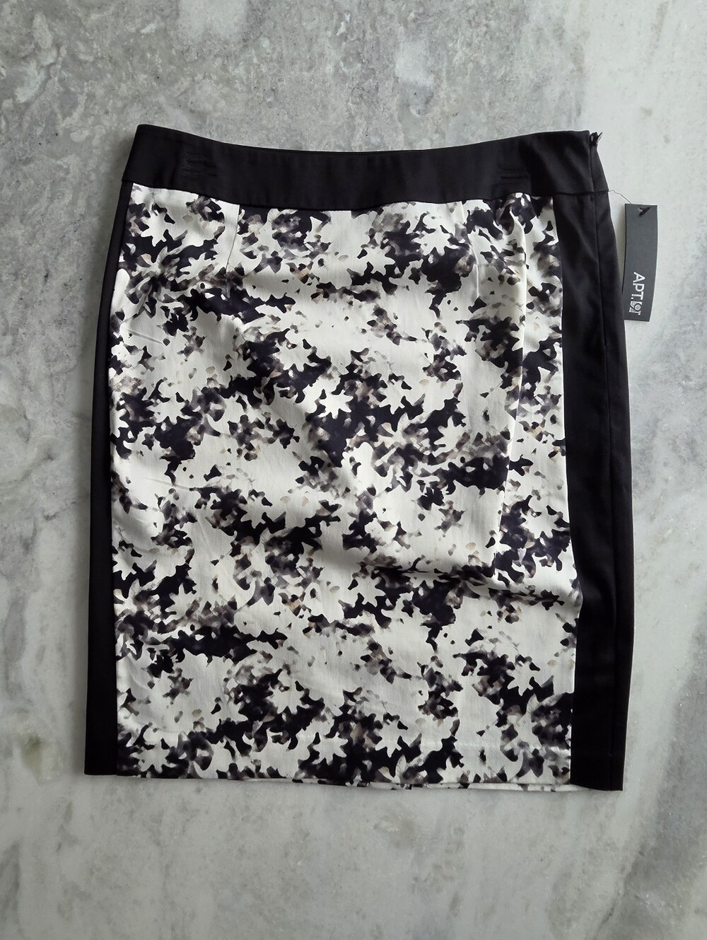 NWT Apt. 9 Black & White Abstract Print Pencil Skirt